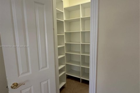 House in Palmetto Bay, Florida 4 bedrooms, 337.61 sq.m. № 1993497 - photo 30