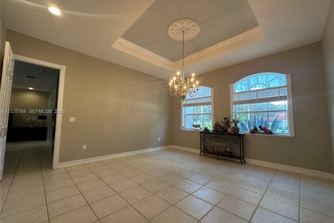 House in Palmetto Bay, Florida 4 bedrooms, 337.61 sq.m. № 1993497 - photo 11