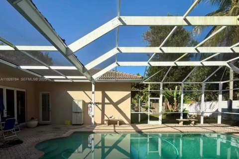 House in Palmetto Bay, Florida 4 bedrooms, 337.61 sq.m. № 1993497 - photo 3