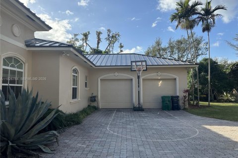 House in Palmetto Bay, Florida 4 bedrooms, 337.61 sq.m. № 1993497 - photo 5