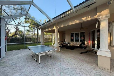 House in Palmetto Bay, Florida 4 bedrooms, 337.61 sq.m. № 1993497 - photo 4