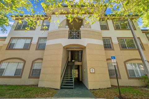 Condo in Tampa, Florida, 2 bedrooms  № 1589693 - photo 1