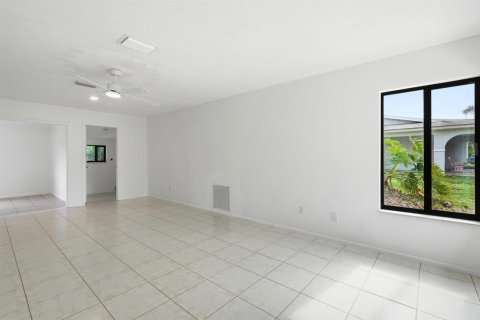 Casa en venta en Port St. Lucie, Florida, 2 dormitorios, 96.25 m2 № 2078324 - foto 5