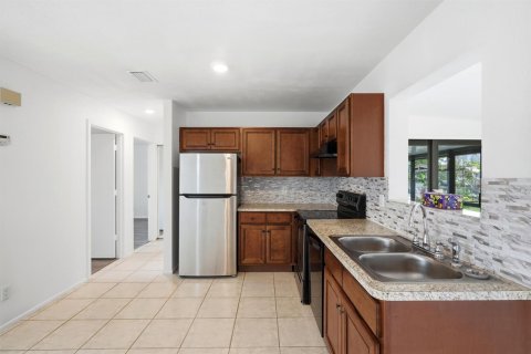 Casa en venta en Port St. Lucie, Florida, 2 dormitorios, 96.25 m2 № 2078324 - foto 10