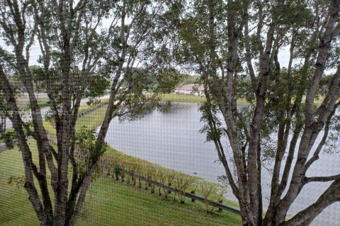 Copropriété à vendre à Pembroke Pines, Floride: 2 chambres, 96.99 m2 № 1836122 - photo 13
