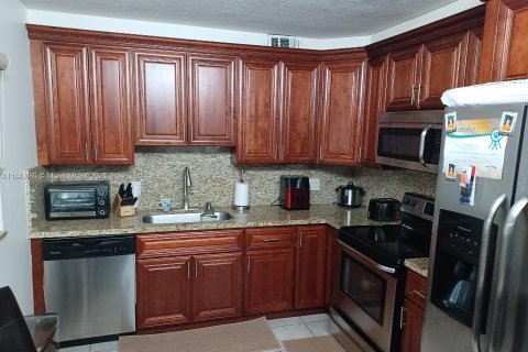 Copropriété à vendre à Pembroke Pines, Floride: 2 chambres, 96.99 m2 № 1836122 - photo 4