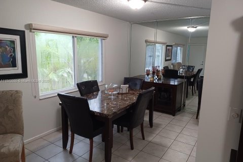 Copropriété à vendre à Pembroke Pines, Floride: 2 chambres, 96.99 m2 № 1836122 - photo 2