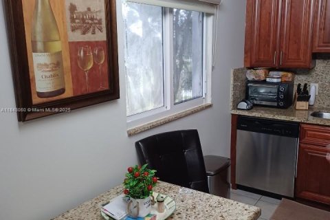 Copropriété à vendre à Pembroke Pines, Floride: 2 chambres, 96.99 m2 № 1836122 - photo 7