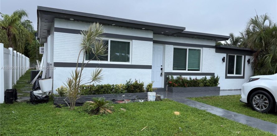 Casa en Hollywood, Florida 3 dormitorios, 84.36 m2 № 1932487