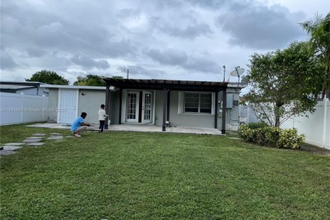 Casa en alquiler en Hollywood, Florida, 3 dormitorios, 84.36 m2 № 1932487 - foto 22