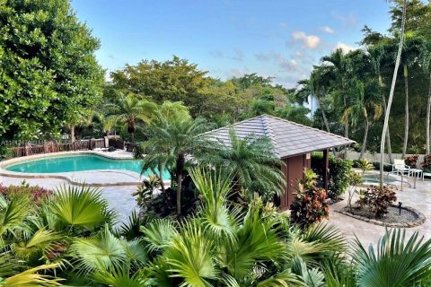 Condo in Miami, Florida, 2 bedrooms  № 1768549 - photo 1