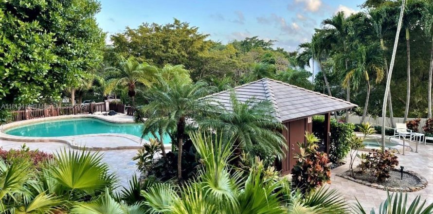 Condo in Miami, Florida, 2 bedrooms  № 1768549