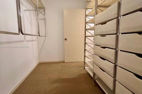 Condo in Miami, Florida, 2 bedrooms  № 1768549 - photo 15