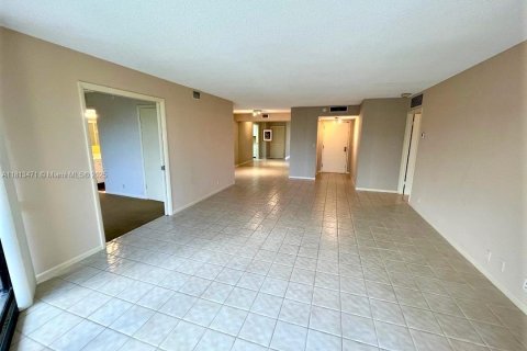 Condo in Miami, Florida, 2 bedrooms  № 1768549 - photo 3