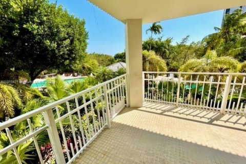 Condo in Miami, Florida, 2 bedrooms  № 1768549 - photo 12