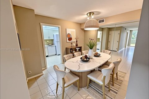 Condo in Miami, Florida, 2 bedrooms  № 1768549 - photo 8