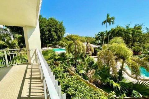 Condo in Miami, Florida, 2 bedrooms  № 1768549 - photo 5