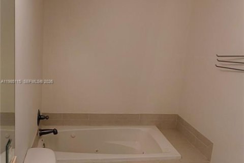 Снять в аренду кондоминиум в Холливуд, Флорида 2 спальни, 112.41м2, № 2050884 - фото 10