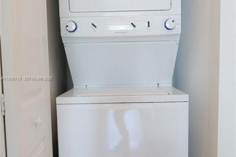 Снять в аренду кондоминиум в Холливуд, Флорида 2 спальни, 112.41м2, № 2050884 - фото 24