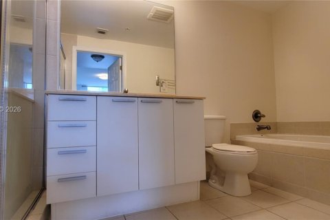 Снять в аренду кондоминиум в Холливуд, Флорида 2 спальни, 112.41м2, № 2050884 - фото 8