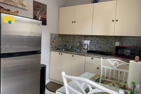 Купить виллу или дом в Майами, Флорида 5 спален, 203.83м2, № 1988818 - фото 14