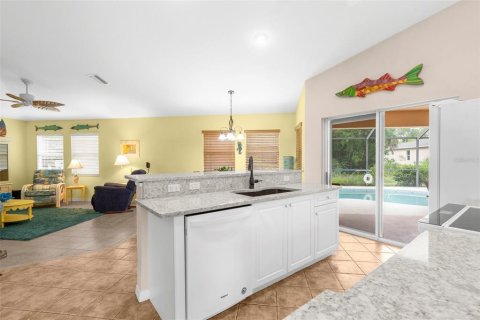 House in Cape Coral, Florida 3 bedrooms, 159.88 sq.m. № 1773644 - photo 4