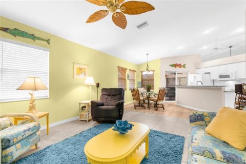 House in Cape Coral, Florida 3 bedrooms, 159.88 sq.m. № 1773644 - photo 10