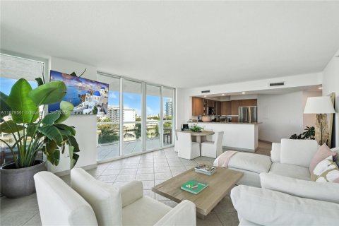 Condo in Miami Beach, Florida, 2 bedrooms  № 1928806 - photo 2