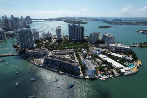 Condo in Miami Beach, Florida, 2 bedrooms  № 1928806 - photo 23