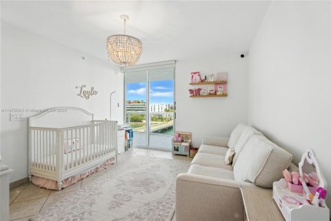 Condo in Miami Beach, Florida, 2 bedrooms  № 1928806 - photo 10