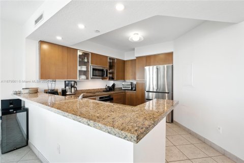 Condo in Miami Beach, Florida, 2 bedrooms  № 1928806 - photo 6
