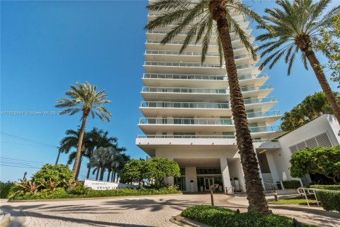 Condo in Miami Beach, Florida, 2 bedrooms  № 1928806 - photo 21