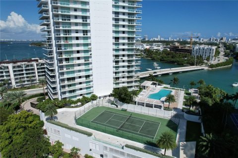 Condo in Miami Beach, Florida, 2 bedrooms  № 1928806 - photo 25