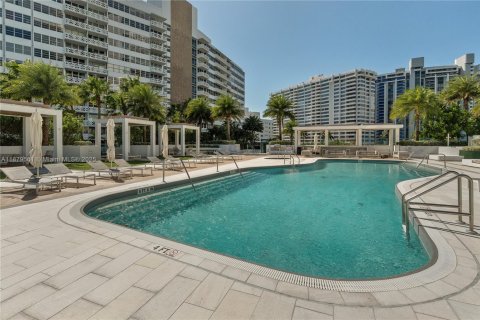 Condo in Miami Beach, Florida, 2 bedrooms  № 1928806 - photo 20