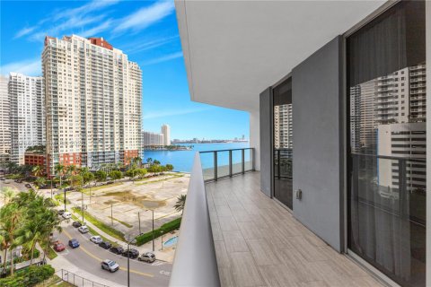 Condo in Miami, Florida, 1 bedroom  № 2060385
