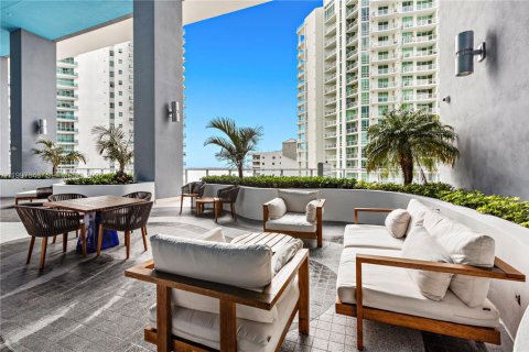 Condo in Miami, Florida, 1 bedroom  № 2060385 - photo 23