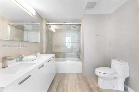 Condo in Miami, Florida, 1 bedroom  № 2060385 - photo 6