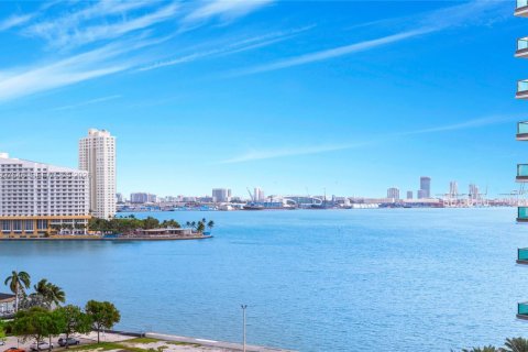 Condo in Miami, Florida, 1 bedroom  № 2060385 - photo 8