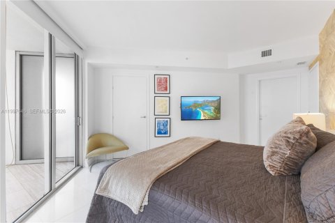 Condo in Miami, Florida, 1 bedroom  № 2060385 - photo 3