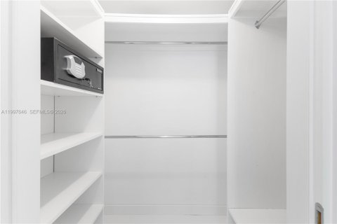 Condo in Miami, Florida, 1 bedroom  № 2060385 - photo 10