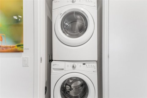 Condo in Miami, Florida, 1 bedroom  № 2060385 - photo 21