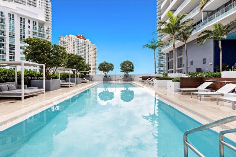 Condo in Miami, Florida, 1 bedroom  № 2060385 - photo 25