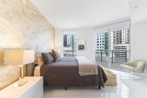 Condo in Miami, Florida, 1 bedroom  № 2060385 - photo 2