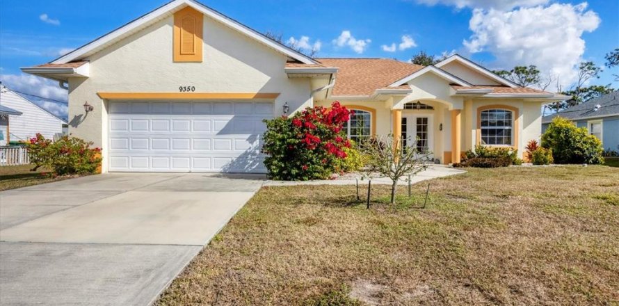 Villa ou maison à Englewood, Floride 3 chambres, 163.14 m2 № 2148548
