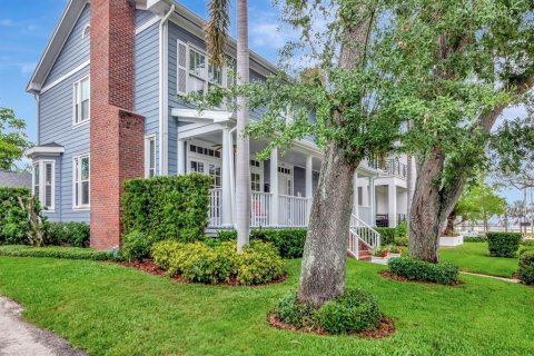 House in Tampa, Florida 5 bedrooms, 323.11 sq.m. № 1721035 - photo 5