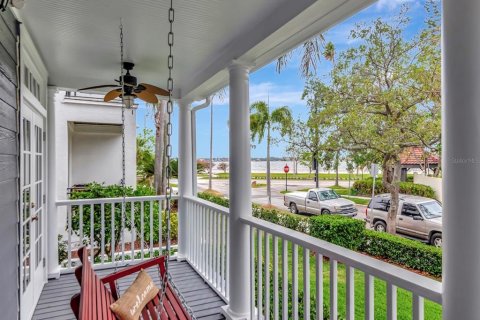 House in Tampa, Florida 5 bedrooms, 323.11 sq.m. № 1721035 - photo 4