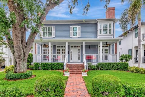 House in Tampa, Florida 5 bedrooms, 323.11 sq.m. № 1721035 - photo 1