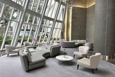 Condominio en alquiler en Hallandale Beach, Florida, 2 dormitorios, 124.21 m2 № 1863166 - foto 16