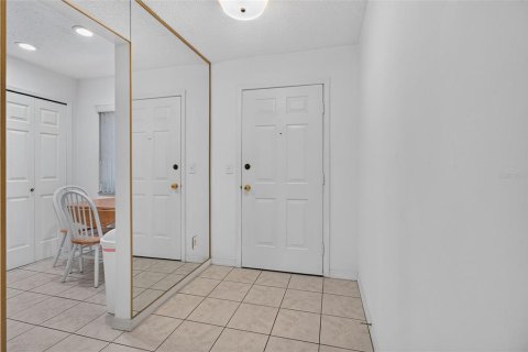 Condo in Saint Petersburg, Florida, 2 bedrooms  № 2396399 - photo 4