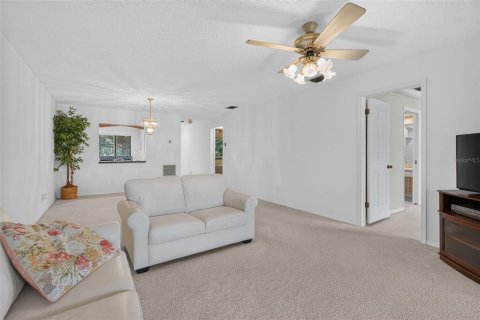 Condo in Saint Petersburg, Florida, 2 bedrooms  № 2396399 - photo 14